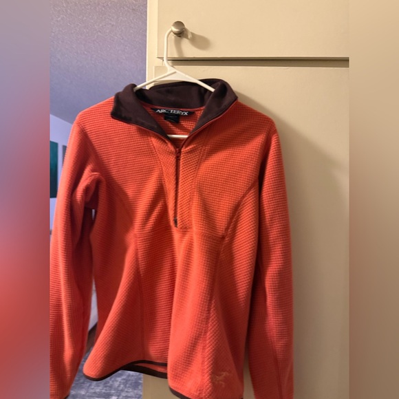 Arc'teryx Tops - Arc'teryx Coral Half-Zip Fleece with Dark Collar small hole at bottom of sleeve